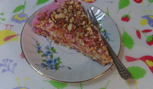 Бисквитена торта с малиново сладко