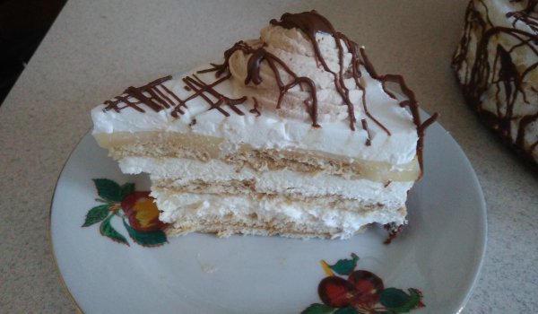 Бисквитена торта с маскарпоне и шоколадова украса