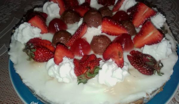 Бисквитена торта с ванилов пудинг