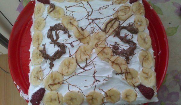 Бисквитена торта с вкусен крем и сметана