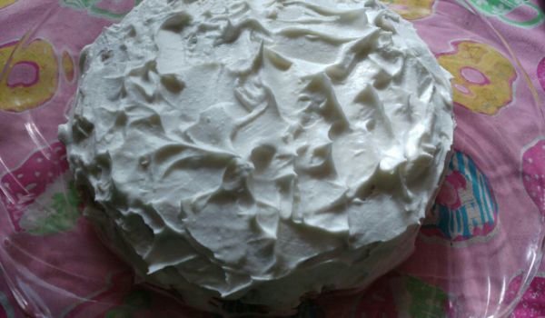 Бисквитена торта със сурови ябълки