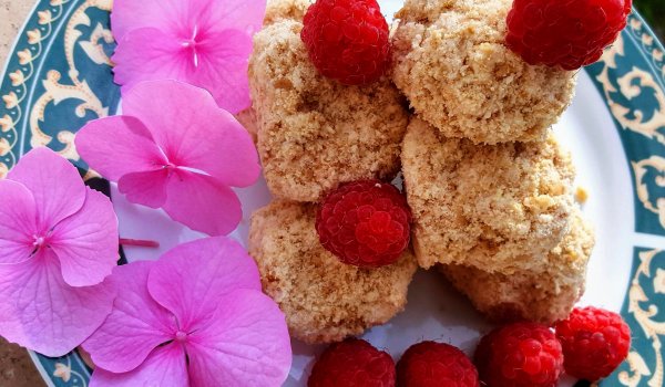 Бисквитени бонбони с малини