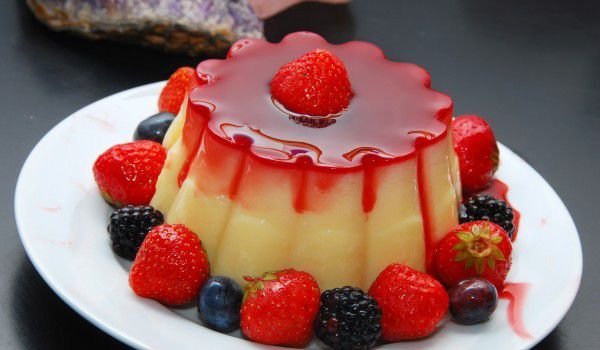 Бланманже с ванилия и ягоди