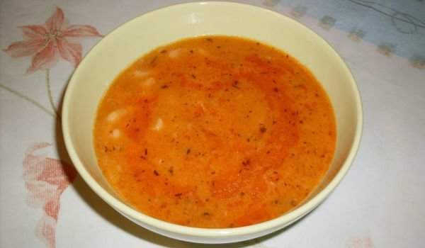Боб чорба с доматен сок
