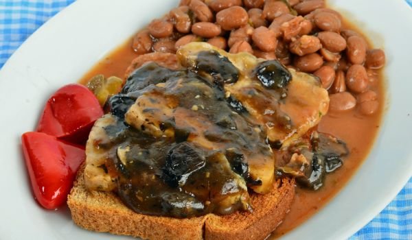 Боб с пушено агнешко месо