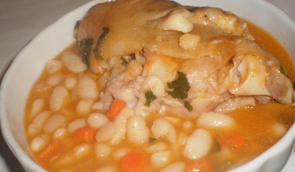 Боб със Свински Крачета