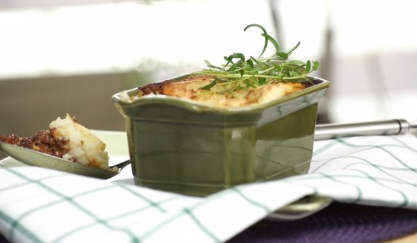 Богат овчарски пай с агнешка кайма