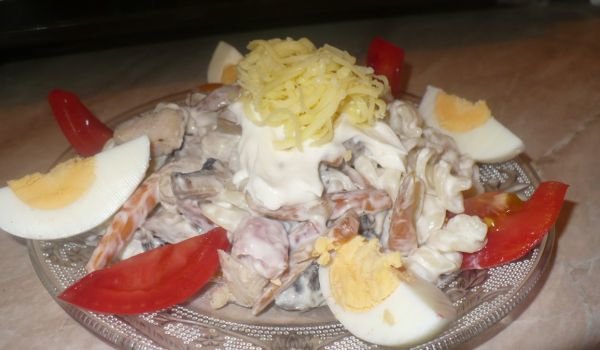 Богата салата с макарони