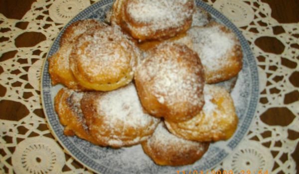 Бухти с ябълки и канела