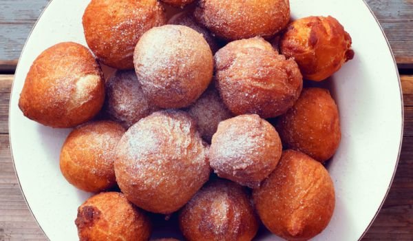 Бухти с карамелен сос