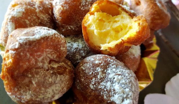 Бунюелос с крем (Buñuelos rellenos de crema)