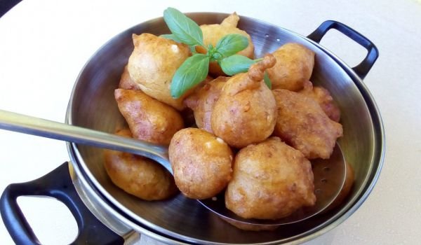 Бъркани бухтички със сирене и копър