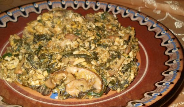 Бъркани яйца с лапад и гъби