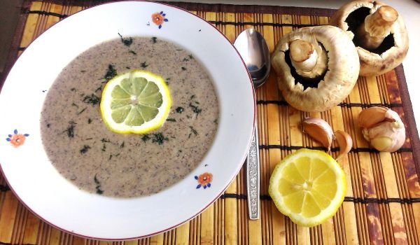 Бърза ароматна гъбена крем супа