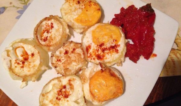 Бърза и лесна вечеря с яйца и лук