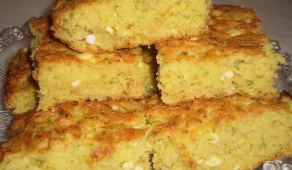 Бърза пита с тиквички, сирене и грис