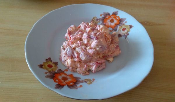 Бърза салата с печени чушки и йогурт