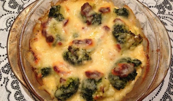 Бърза вечеря с броколи, картофи и топено сирене