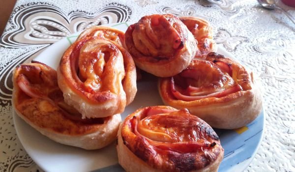 Бърза закуска с филе и лютеница