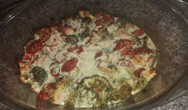 Бърза запеканка с пилешко и броколи