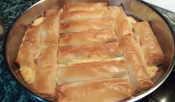 Бързи банички с два вида сирена