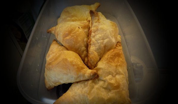 Бързи бутерки с извара и шарена сол