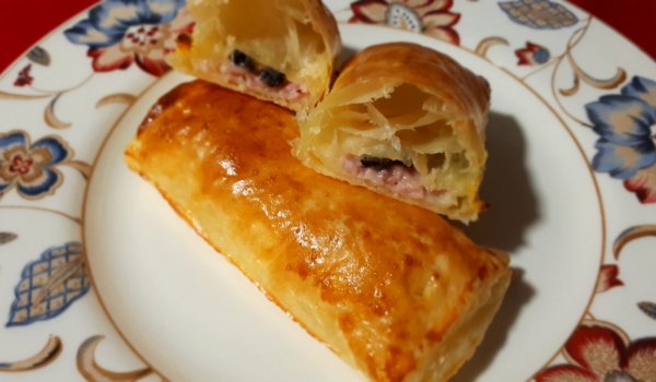 Бързи бутерки с кашкавал, шунка и маслини