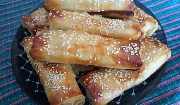 Бързи кренвиршки с кори за баница