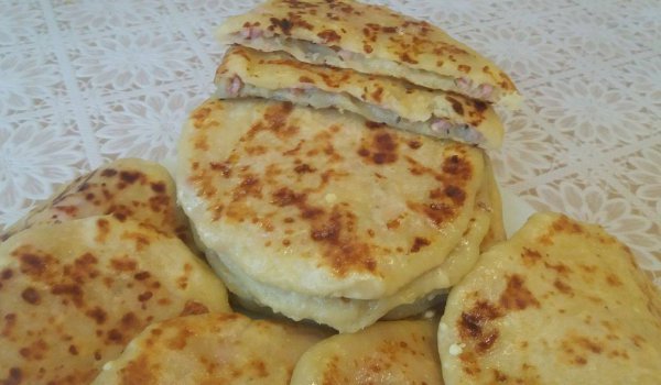 Бързи пърленки със сирене, шунка и кашкавал