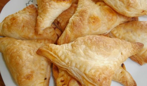 Бутерки с кайма и доматен сос