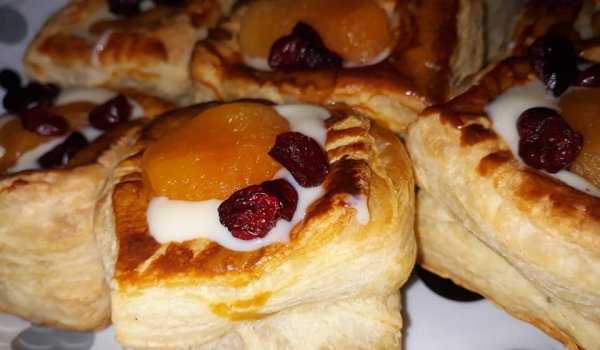 Бутерки с крем и сушени плодове