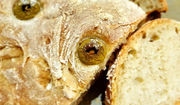 Чабата с маслини и сушени домати