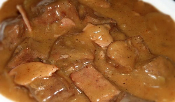 Черен дроб с бекон и лук