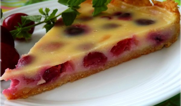 Черешов тарт с кисело мляко