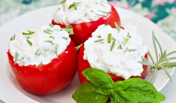 Чери домати с козе сирене
