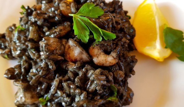 Черна паеля (Paella negra de marisco)