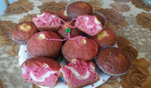 Червени мъфини с крема сирене