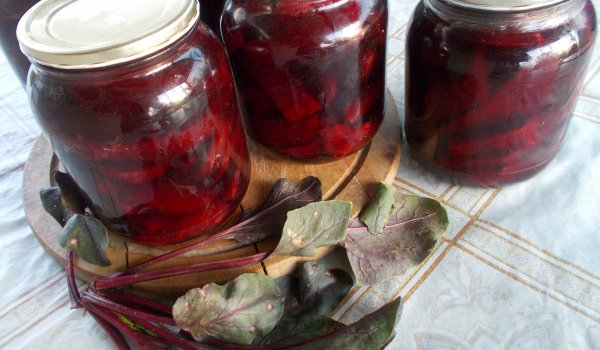 Червено цвекло в буркани