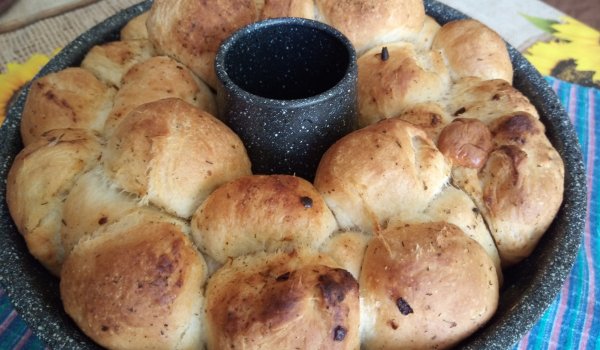 Чеснов маймунски хляб