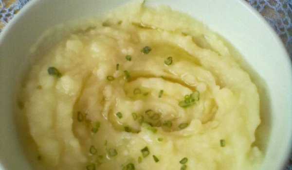 Чеснова разядка с картофи по гръцки