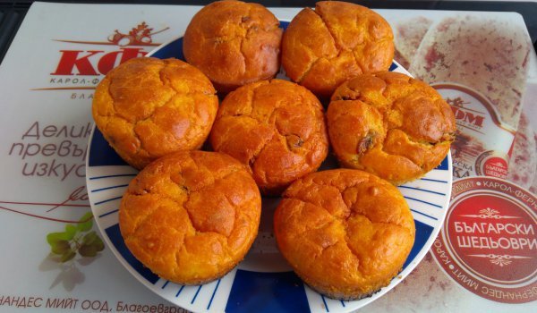 Чеснови мъфини с гъби и моцарела