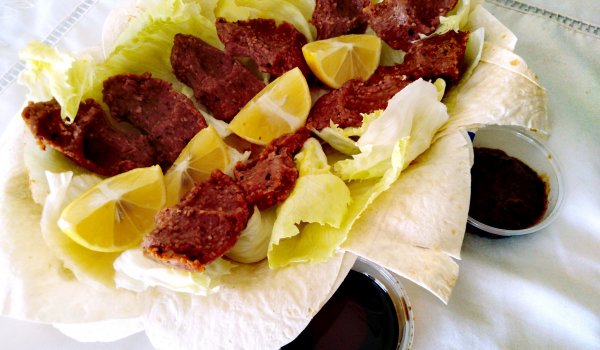 Чий кюфте в домашен лаваш