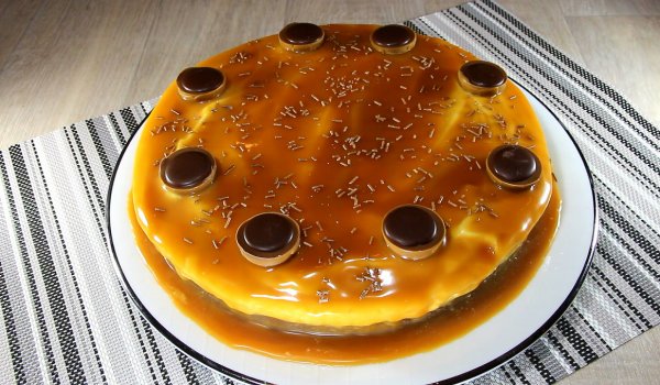 Чийзкейк с карамелен сос