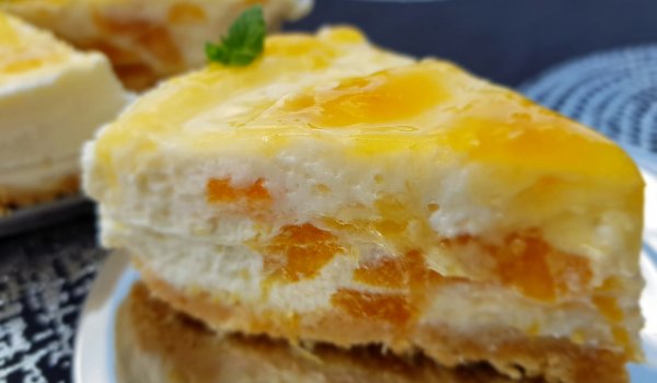 Чийзкейк с маскарпоне и праскови