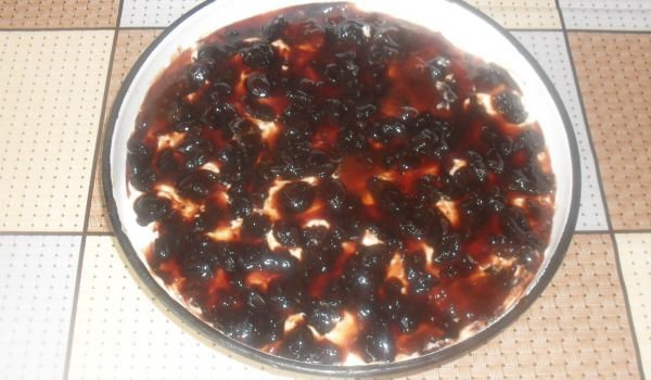 Чийзкейк със сладко от цели череши и крема сирене
