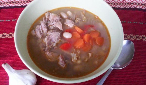 Чорба от фасул със свинско месо
