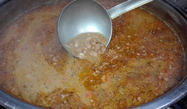 Чорба от шарен боб с масло по Смолянски