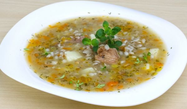 Чорба от свински кокали