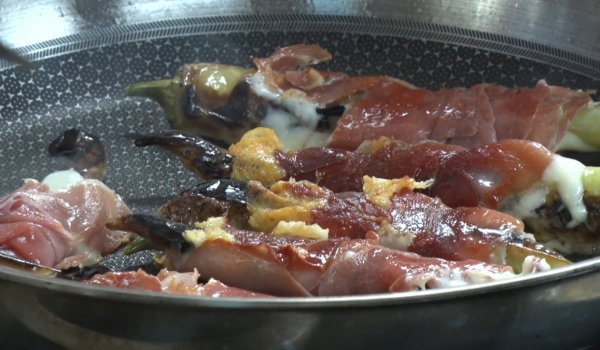 Чорбаджийски чушки с прошуто и кашкавал