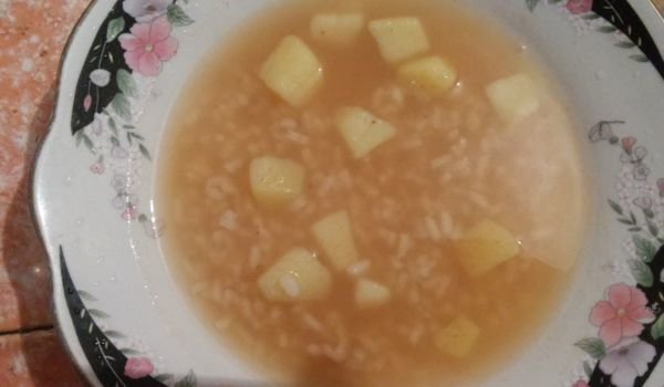 Чорбичка с ориз и картофи за деца